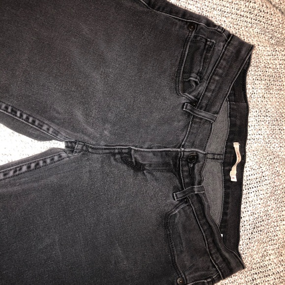 (SOLD) 524 Levi’s Skinny Jeans - Picture 3 of 6